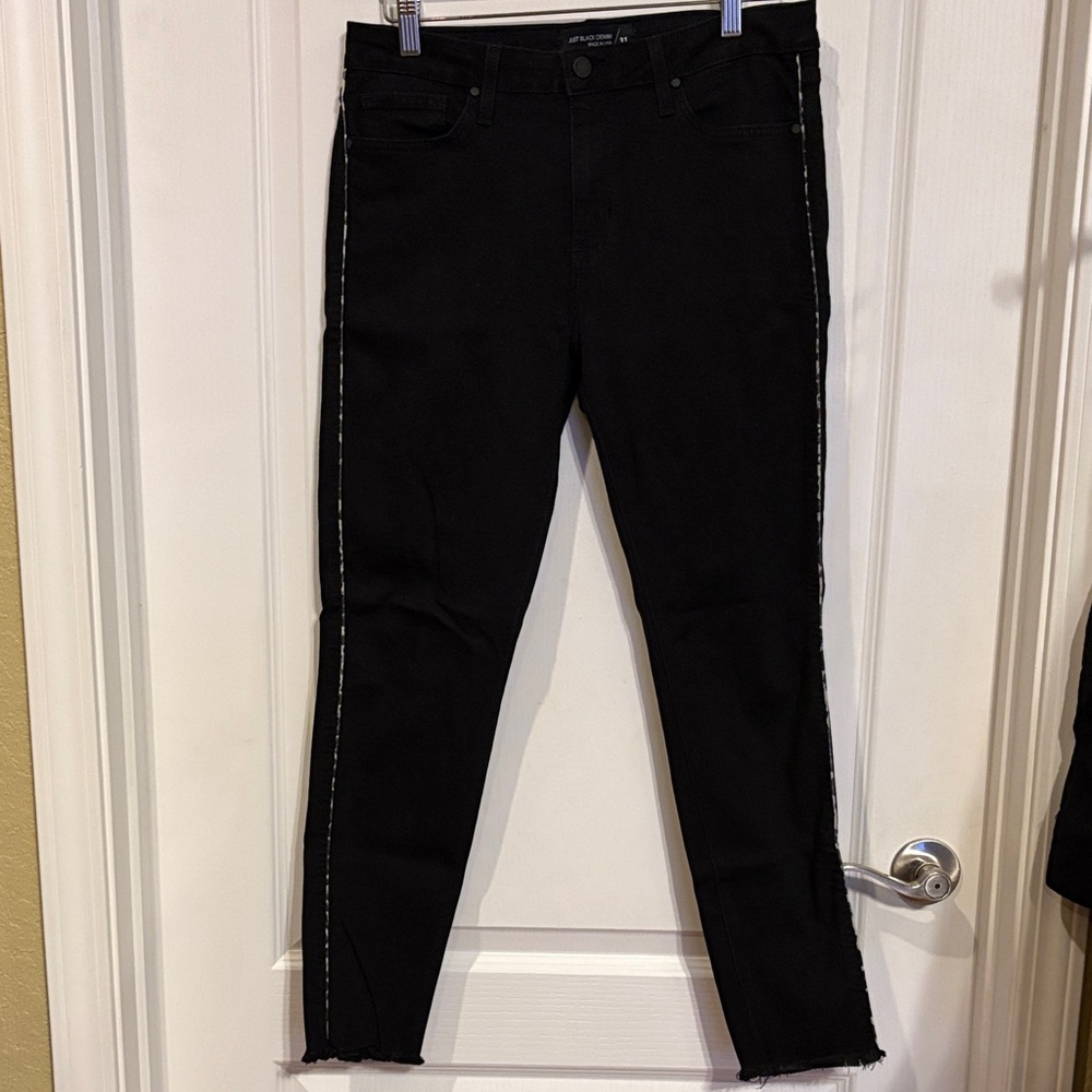 Just Black Women's Skinny Jeans with Animal Print Accents sz31